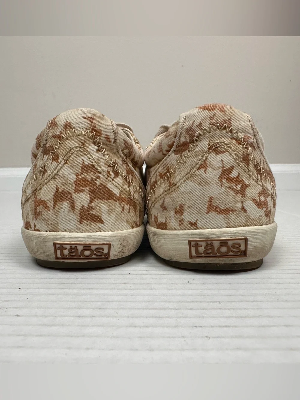 Taos Star Women's Shoes Sneakers Bird Pattern Rare Camouflage Camo Size 7.0